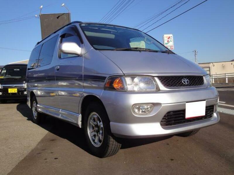 TOYOTA HIACE REGIUS