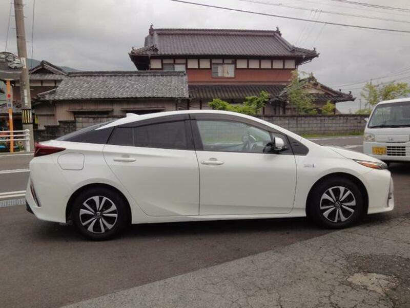 PRIUS PHV