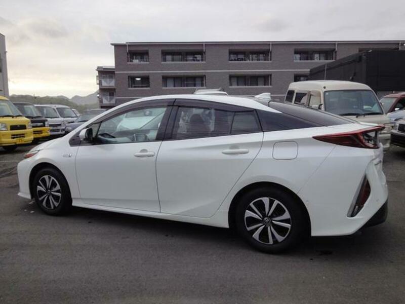 PRIUS PHV