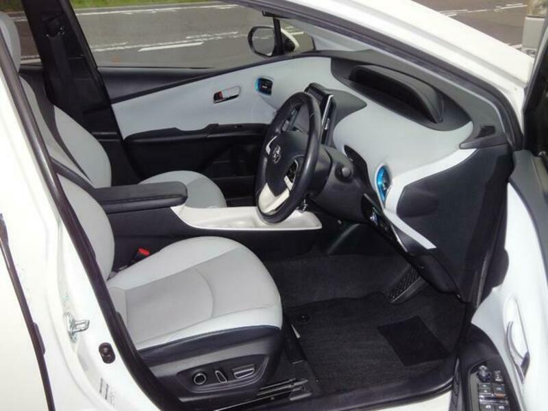 PRIUS PHV