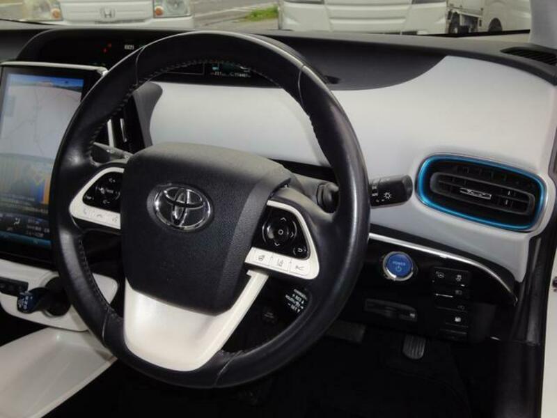 PRIUS PHV