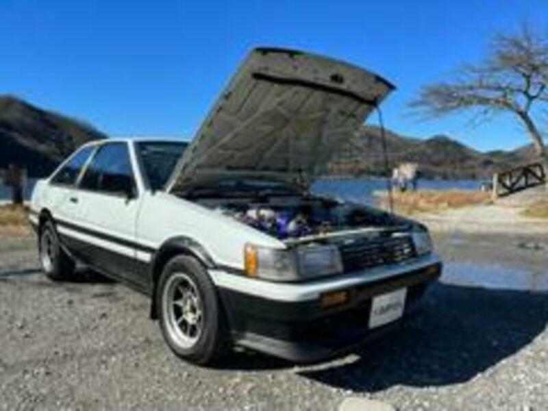COROLLA LEVIN