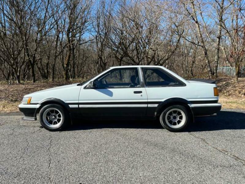 COROLLA LEVIN