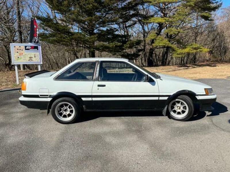 COROLLA LEVIN