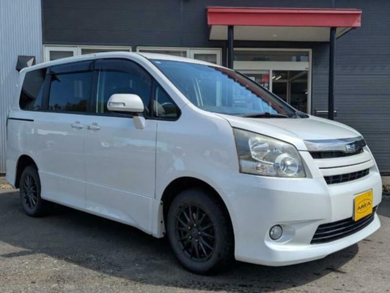 TOYOTA NOAH