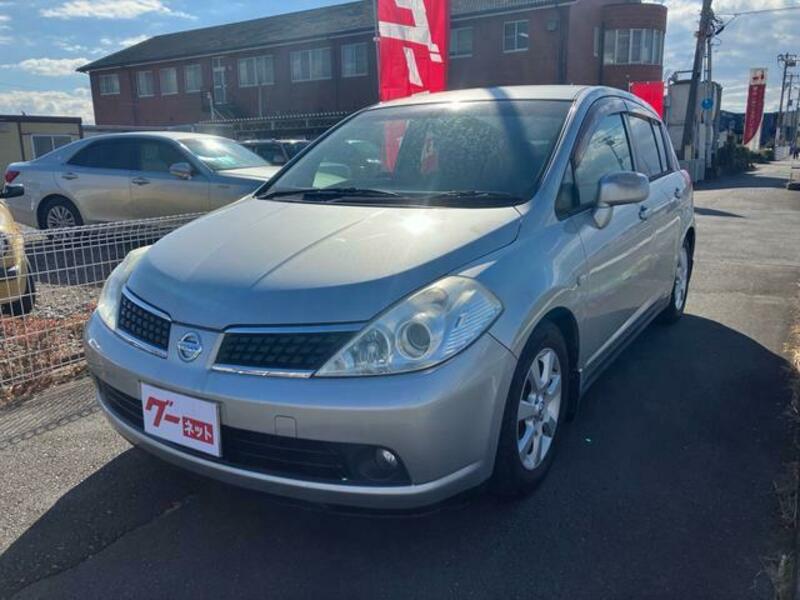 NISSAN TIIDA