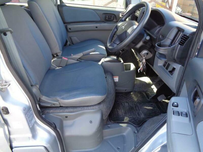MINICAB VAN