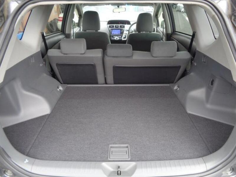 PRIUS ALPHA