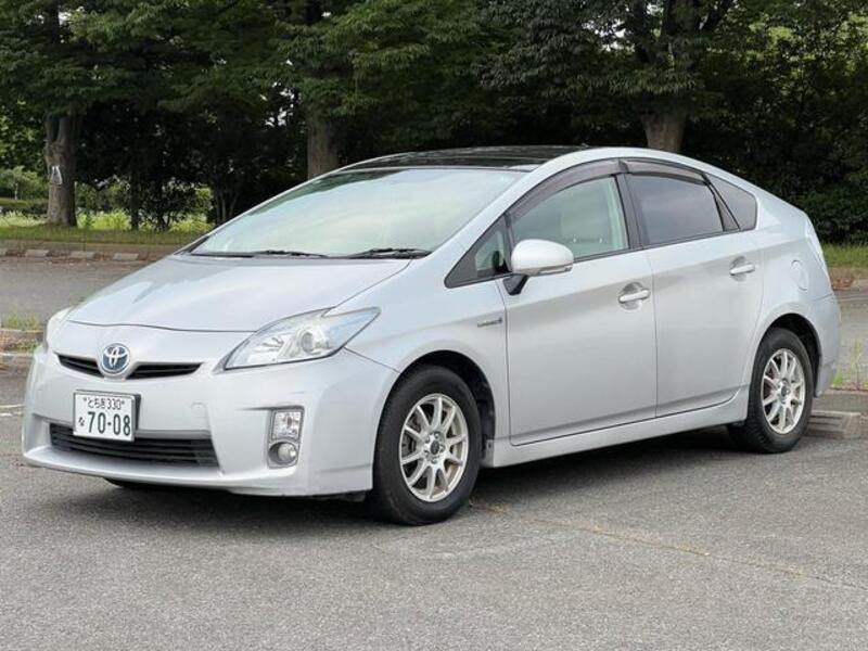 TOYOTA PRIUS