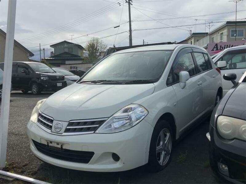 NISSAN TIIDA