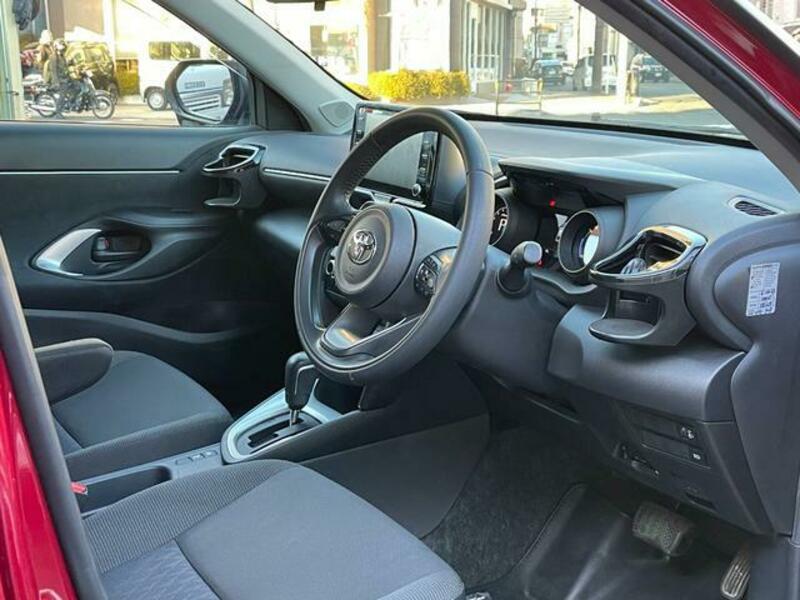 YARIS CROSS