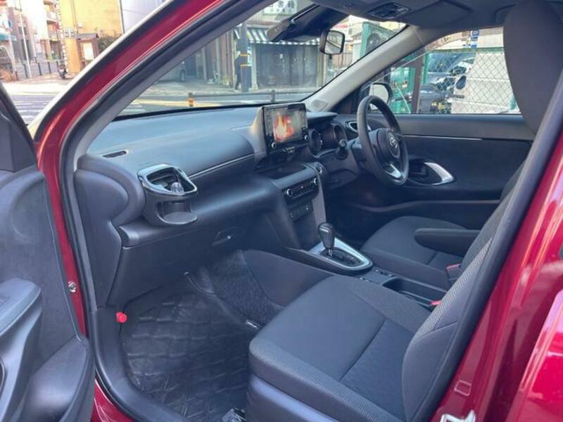 YARIS CROSS