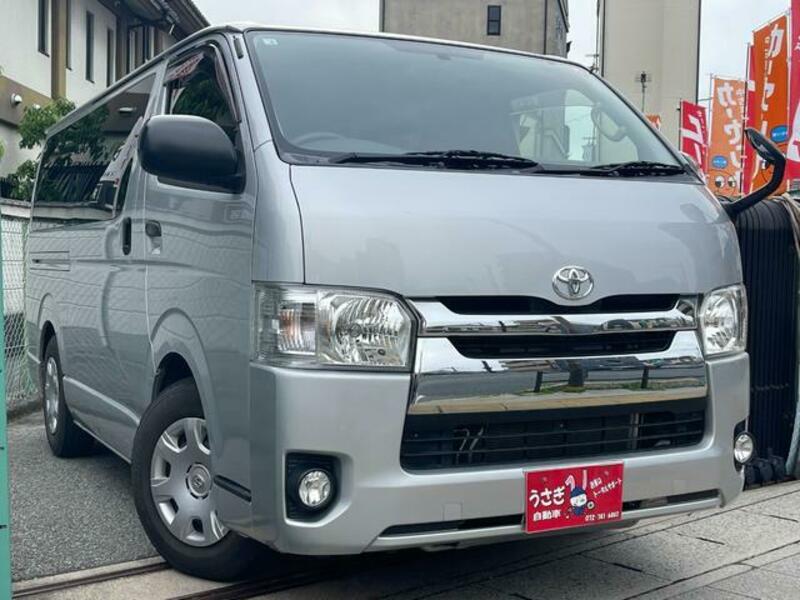TOYOTA HIACE VAN