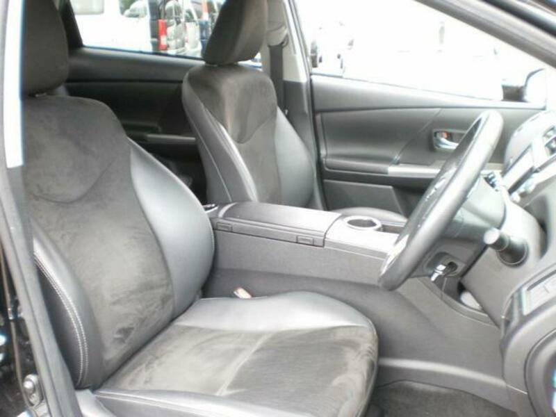 PRIUS ALPHA