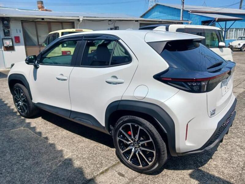 YARIS CROSS