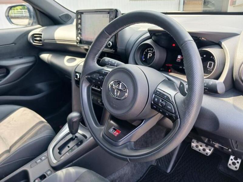 YARIS CROSS