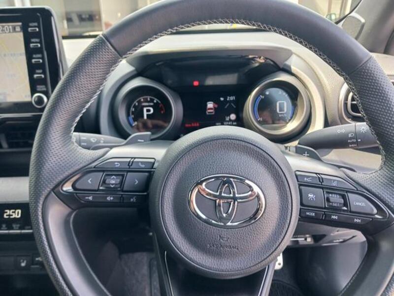 YARIS CROSS