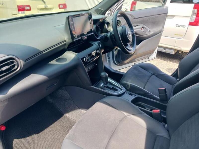 YARIS CROSS