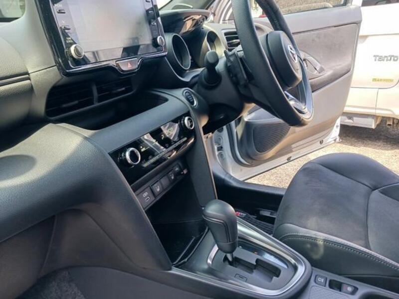 YARIS CROSS
