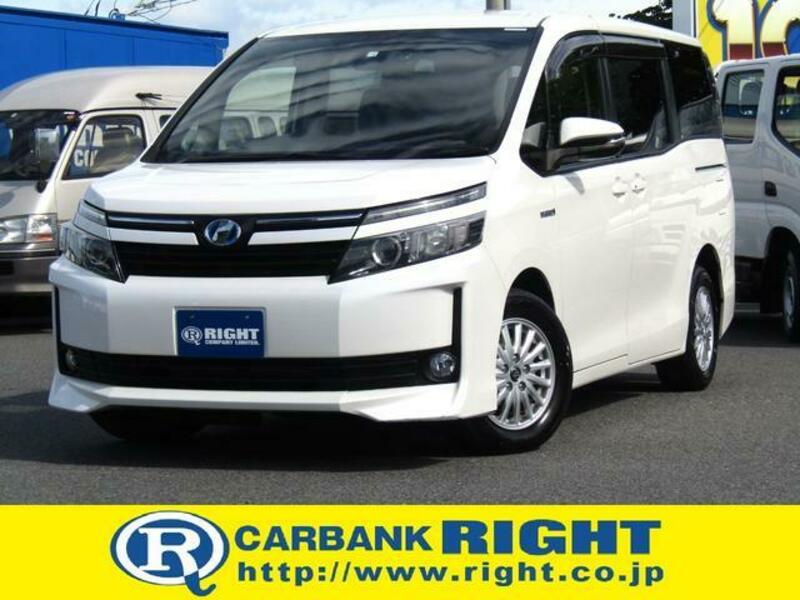 TOYOTA VOXY