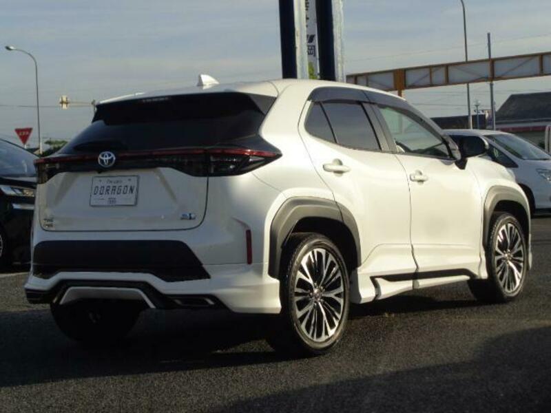 YARIS CROSS