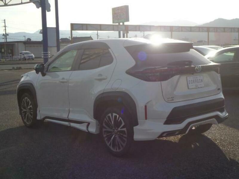 YARIS CROSS