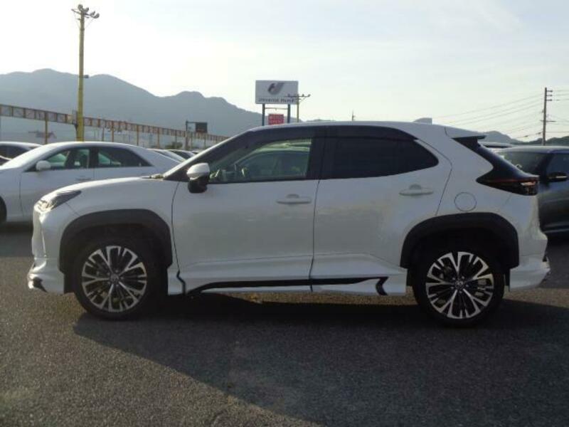 YARIS CROSS