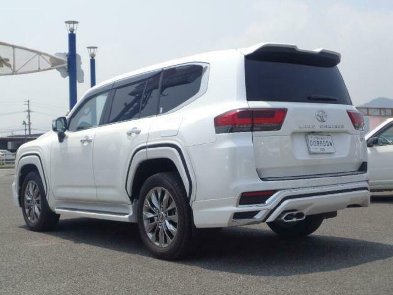 LAND CRUISER
