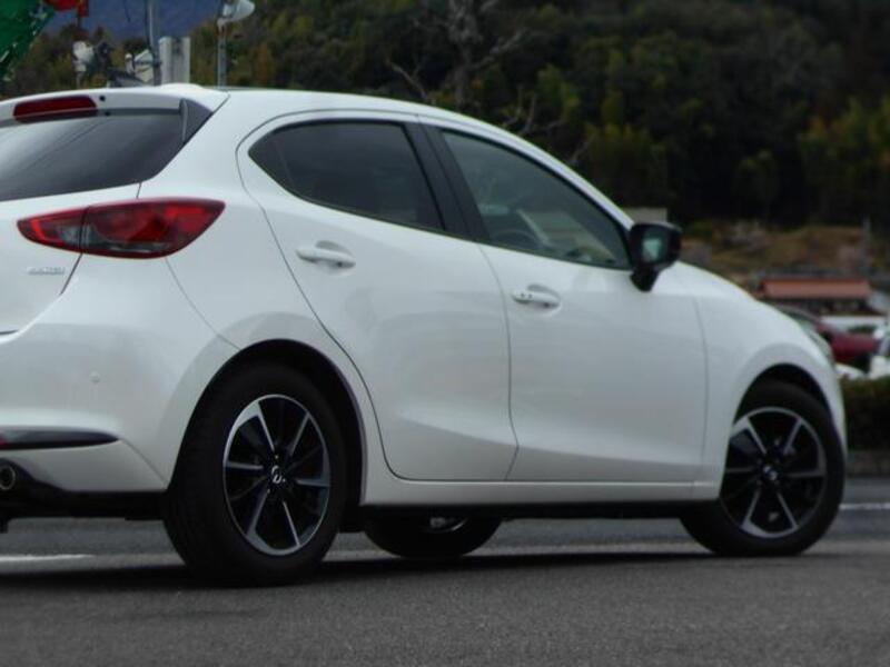 MAZDA2