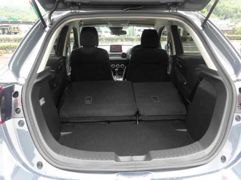 MAZDA2