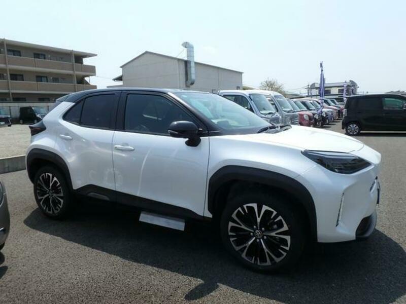 YARIS CROSS