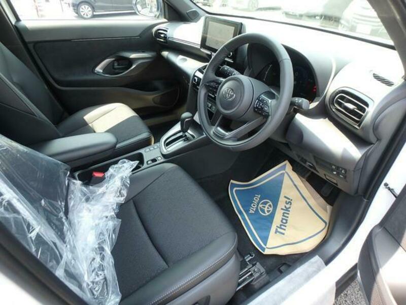 YARIS CROSS