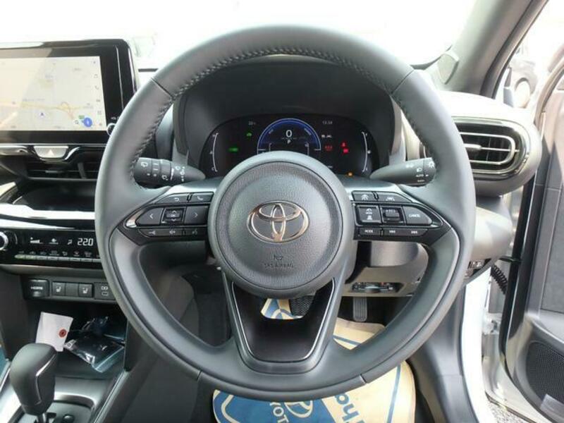 YARIS CROSS