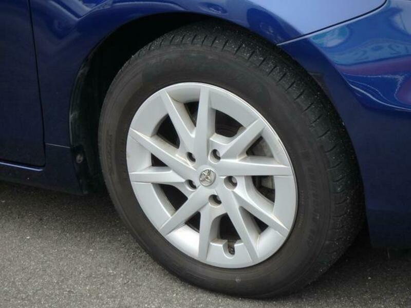 PRIUS ALPHA