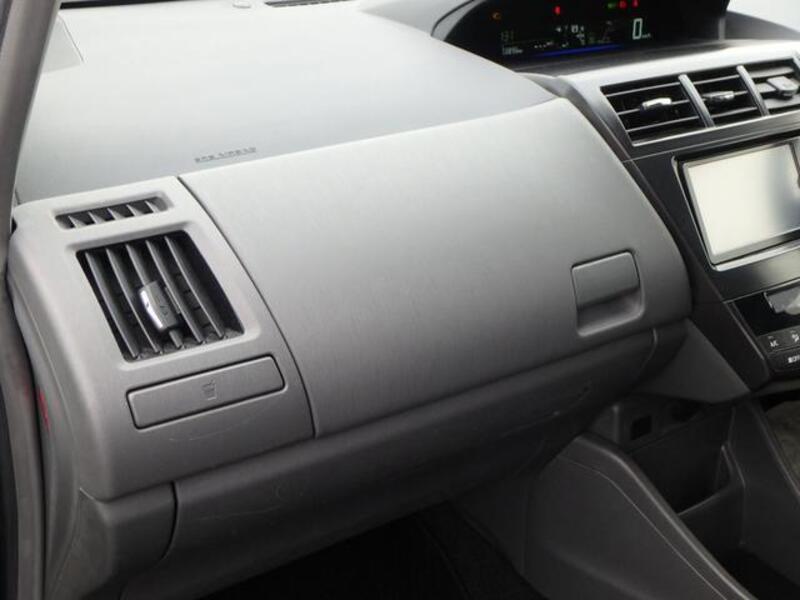 PRIUS ALPHA