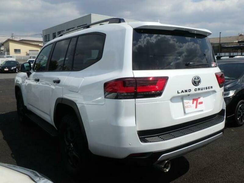 LAND CRUISER