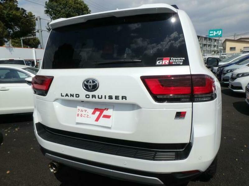 LAND CRUISER