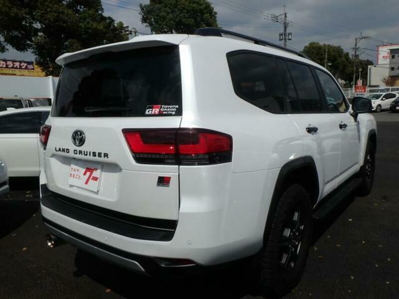 LAND CRUISER