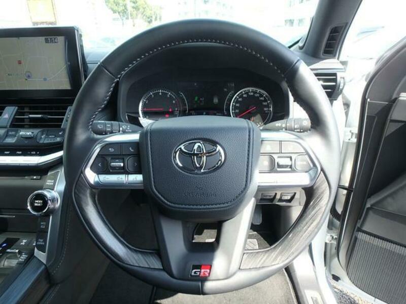 LAND CRUISER