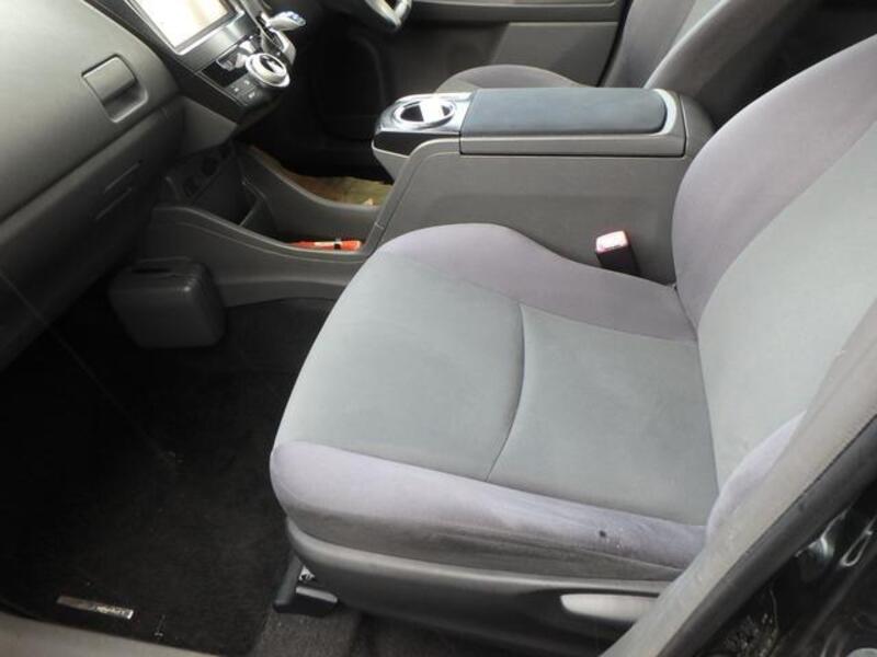 PRIUS ALPHA