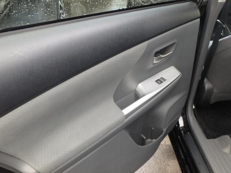 PRIUS ALPHA