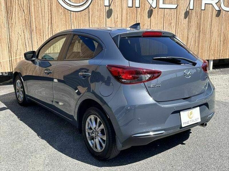 MAZDA2