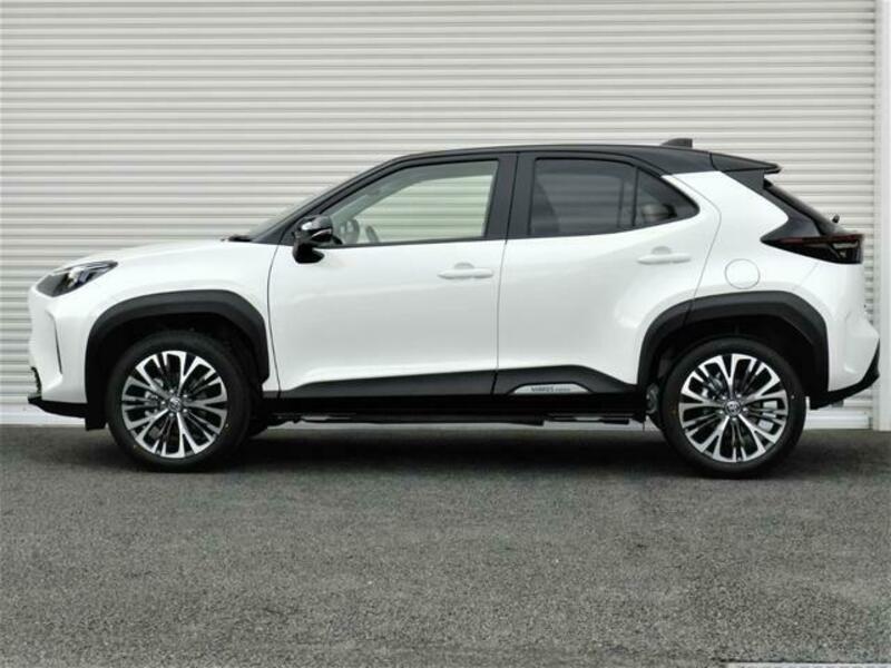 YARIS CROSS