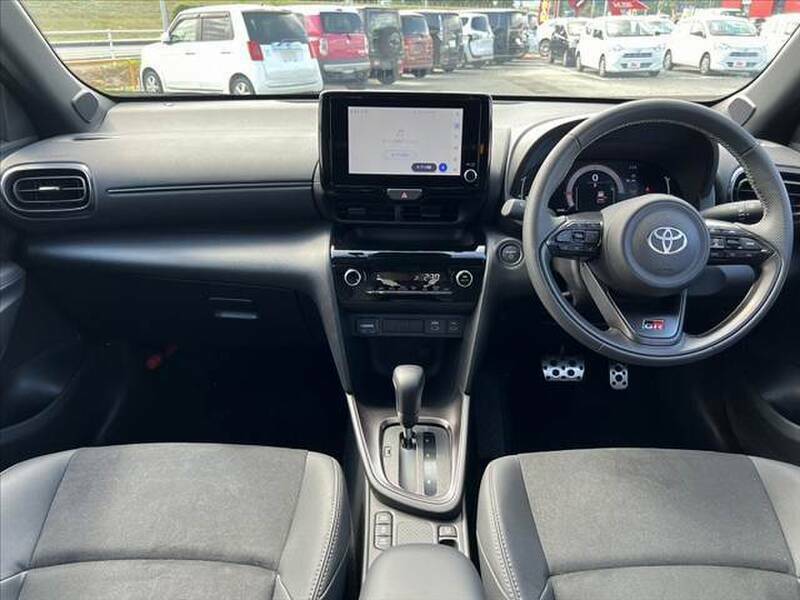YARIS CROSS