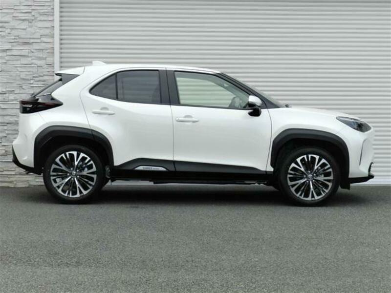 YARIS CROSS