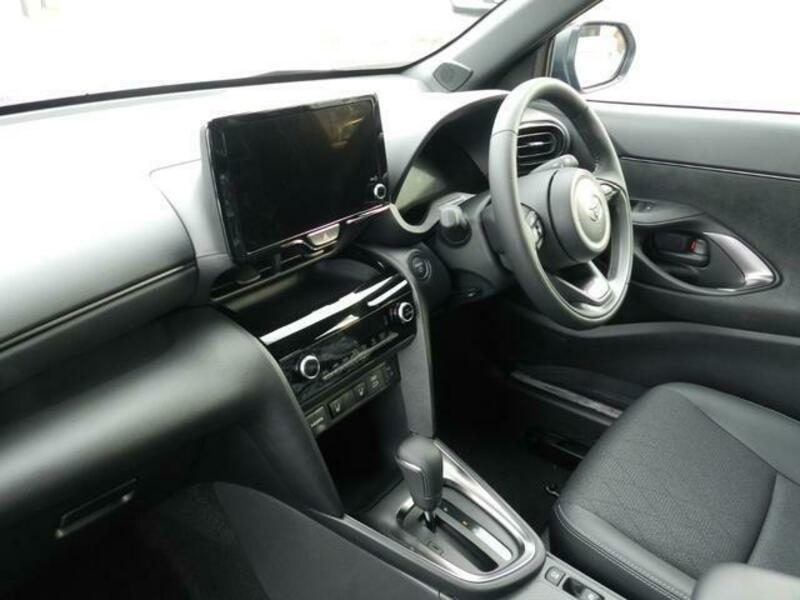 YARIS CROSS