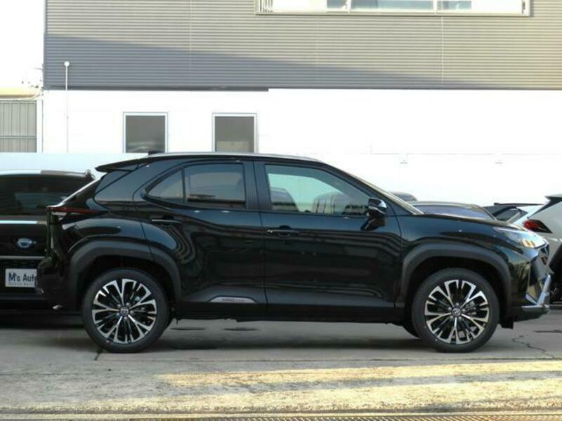 YARIS CROSS