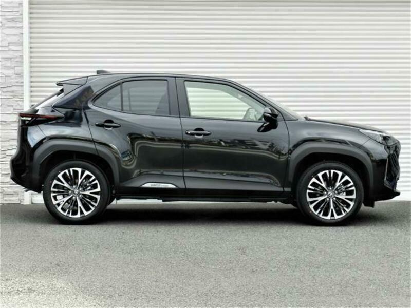 YARIS CROSS