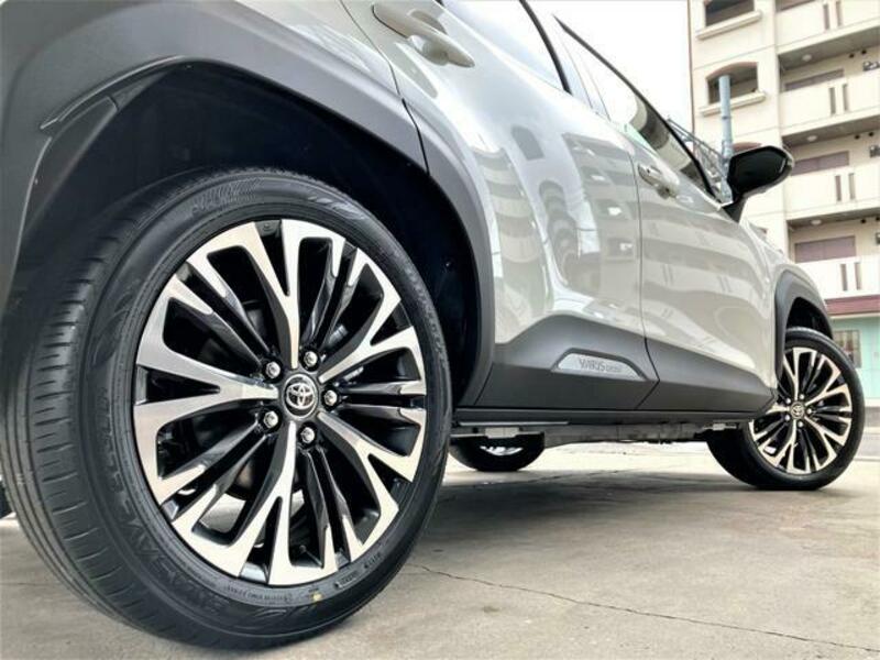YARIS CROSS