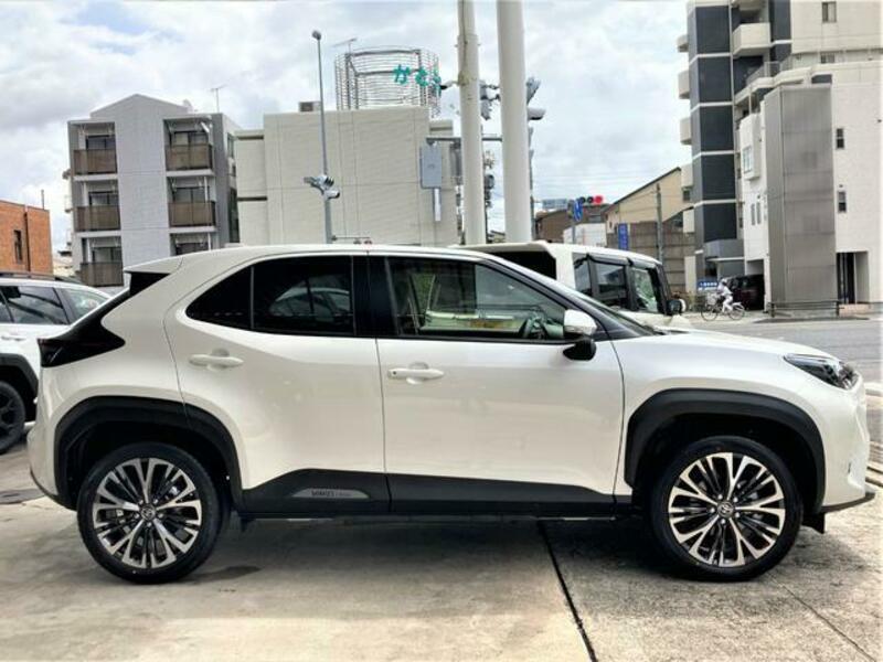 YARIS CROSS